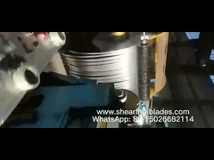 Proceso rotatorio industrial de la máquina de la hoja de acero del metal que raja